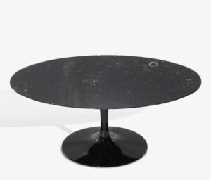 Stół Tulia Saarinen