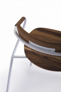 drewniane-krzeslo-lineae975.jpg