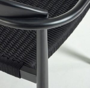 czarne-krzeslo-isglyn829.jpg