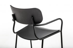 nowoczesne-krzeslo-kiyumi-wood-ar-z-podlokietnikami530.jpg