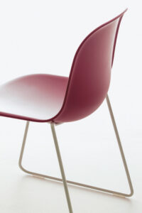 minimalistyczne-krzeslo-mani-plastic-sl116.jpg
