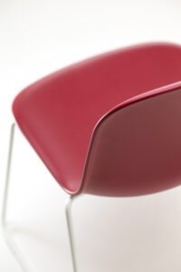 minimalistyczne-krzeslo-mani-plastic-sl216.jpg