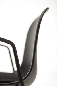 krzeslo-mani-plastic-ar-4l-z-podlokietnikami554.jpg