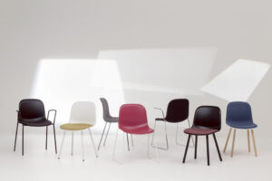 modernistyczne-krzeslo-mani-plastic-ar-sp-z-podlokietnikami567.jpg