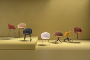 modernistyczne-tapicerowane-krzeslo-fotelowe-mani-armshell-fabric-sp150.jpg