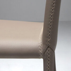 krzeslo-tapicerowane-dora-idealnie-pasuje-do-nowoczesnego-salonu-import-wlochy556.jpg