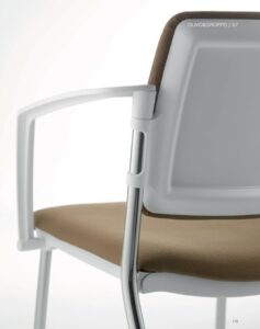 wloskie-krzeslo-konferencyjne-multy-ml011nc-olivo-and-groppo420.jpg