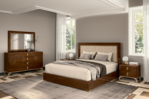 Metalowe łóżko piętrowe z drewnianymi listwami
