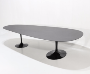 Owalny stół Ciago w kolorze czarnym